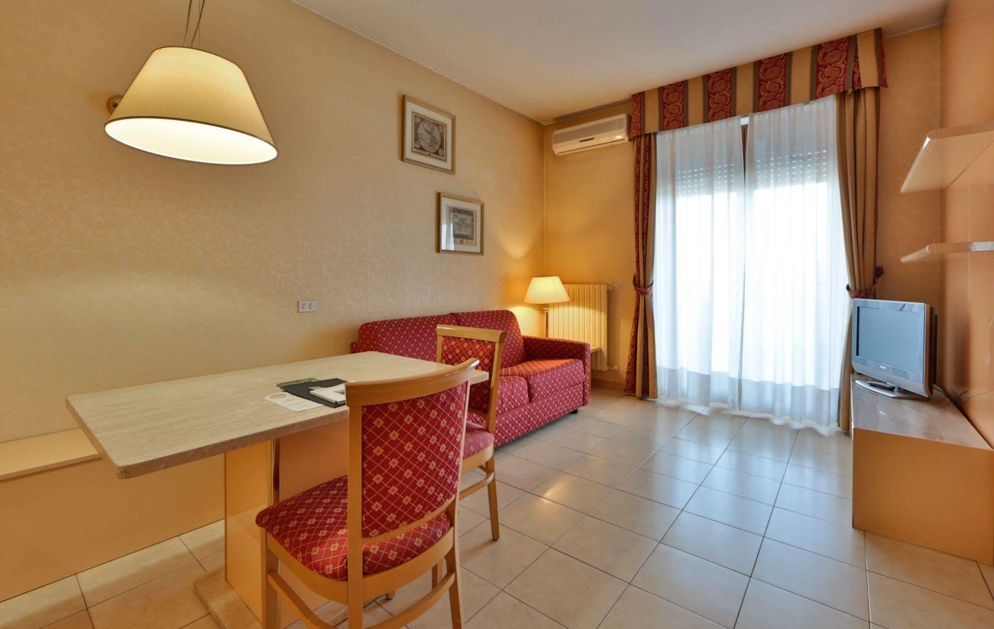 Unaway Hotel & Residence Quark Due Milano Buitenkant foto