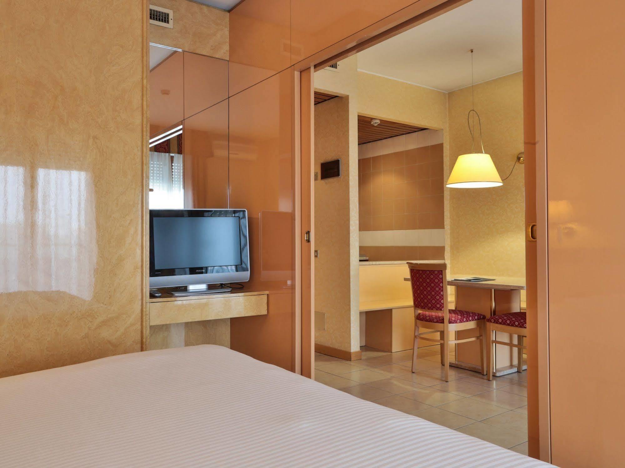 Unaway Hotel & Residence Quark Due Milano Buitenkant foto